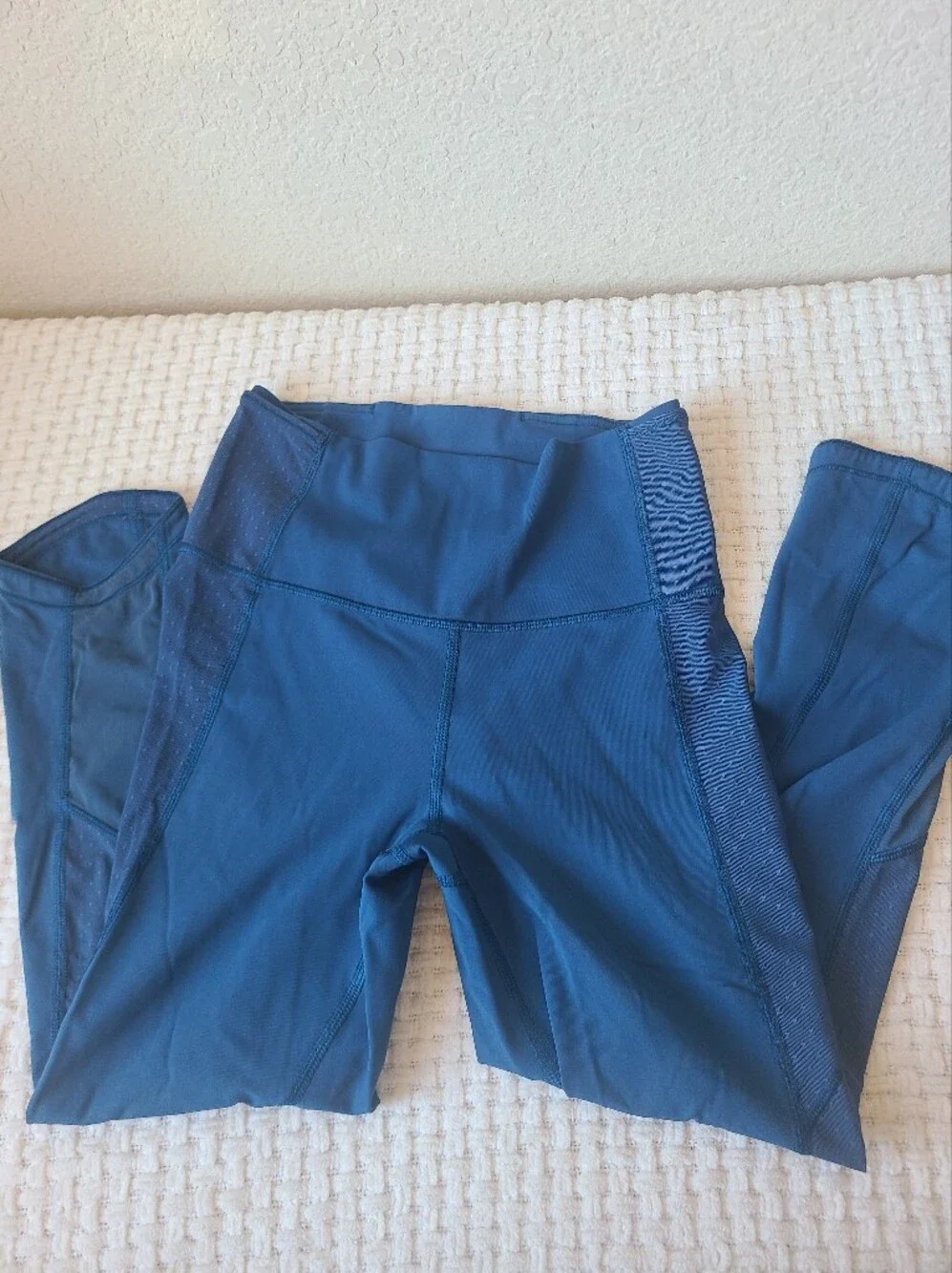 Lululemon Athletica Body Con Crop Teal Leggins Size 6